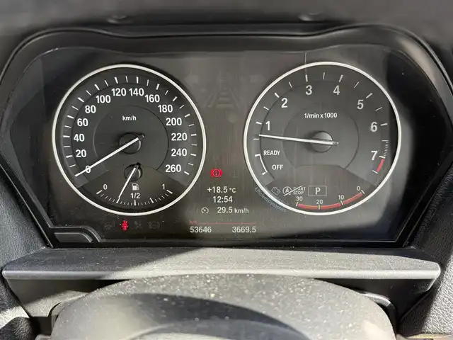 ＢＭＷ １１６ｉ ファッショニスタ 千葉県 2013(平25)年 5.4万km 白 純正８インチナビ/バックカメラ/ＢＬＵＥＴＯＯＴＨ/レザーシート/前席シートヒーター/社外フロアマット/純正アルミホイール/ＡＢＳ/オートライト/衝突軽減ブレーキ/前後コーナーセンサー/ＥＴＣ