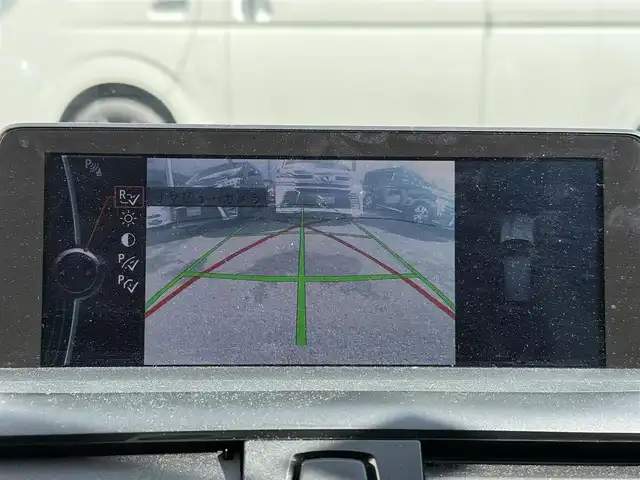 ＢＭＷ １１６ｉ ファッショニスタ 千葉県 2013(平25)年 5.4万km 白 純正８インチナビ/バックカメラ/ＢＬＵＥＴＯＯＴＨ/レザーシート/前席シートヒーター/社外フロアマット/純正アルミホイール/ＡＢＳ/オートライト/衝突軽減ブレーキ/前後コーナーセンサー/ＥＴＣ