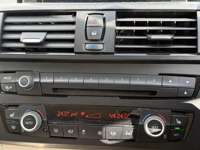 ＢＭＷ １１６ｉ ファッショニスタ 千葉県 2013(平25)年 5.4万km 白 純正８インチナビ/バックカメラ/ＢＬＵＥＴＯＯＴＨ/レザーシート/前席シートヒーター/社外フロアマット/純正アルミホイール/ＡＢＳ/オートライト/衝突軽減ブレーキ/前後コーナーセンサー/ＥＴＣ