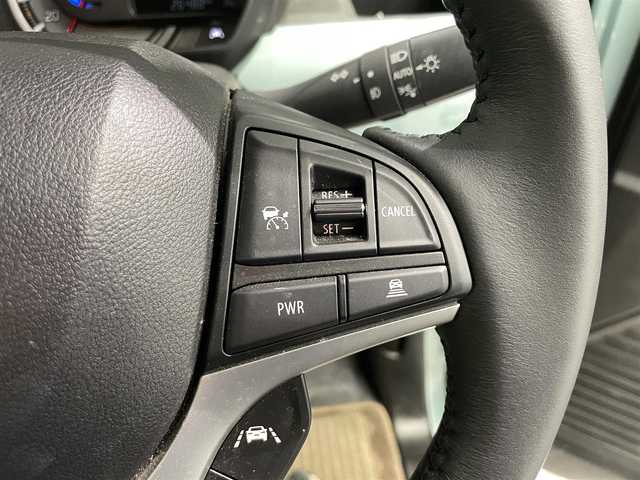 スズキ スペーシア ギア マイスタイル 鹿児島県 2023(令5)年 2.7万km オフブルーメタリック/ホワイト2トーン 純正ナビ/(フルセグTV/Bluetooth/DVD/CD)/全方位モニター/ヘッドアップディスプレイ/スズキセーフティサポート/　・デュアルカメラブレーキサポート/　・誤発進抑制機能/　・車線逸脱抑制機能/　・ふらつき警報機能/　・先行車発進お知らせ機能/　・アダプティブクルーズコントロール/　・標識認識機能/　・ハイビームアシスト/前席シートヒーター/両側パワースライドドア/ロールサンシェード/前後ドライブレコーダー/ETC/純正ドアバイザー/LEDヘッドライト/フォグランプ