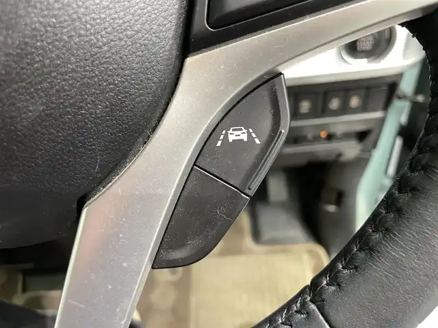 スズキ スペーシア ギア マイスタイル 鹿児島県 2023(令5)年 2.7万km オフブルーメタリック/ホワイト2トーン 純正ナビ/(フルセグTV/Bluetooth/DVD/CD)/全方位モニター/ヘッドアップディスプレイ/スズキセーフティサポート/　・デュアルカメラブレーキサポート/　・誤発進抑制機能/　・車線逸脱抑制機能/　・ふらつき警報機能/　・先行車発進お知らせ機能/　・アダプティブクルーズコントロール/　・標識認識機能/　・ハイビームアシスト/前席シートヒーター/両側パワースライドドア/ロールサンシェード/前後ドライブレコーダー/ETC/純正ドアバイザー/LEDヘッドライト/フォグランプ