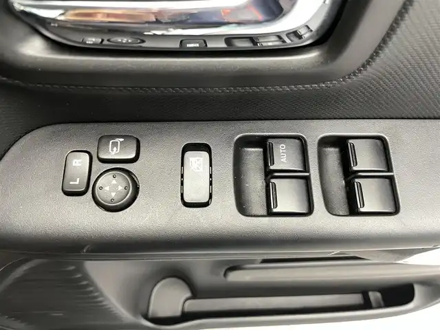 スズキ スペーシア ギア マイスタイル 鹿児島県 2023(令5)年 2.7万km オフブルーメタリック/ホワイト2トーン 純正ナビ/(フルセグTV/Bluetooth/DVD/CD)/全方位モニター/ヘッドアップディスプレイ/スズキセーフティサポート/　・デュアルカメラブレーキサポート/　・誤発進抑制機能/　・車線逸脱抑制機能/　・ふらつき警報機能/　・先行車発進お知らせ機能/　・アダプティブクルーズコントロール/　・標識認識機能/　・ハイビームアシスト/前席シートヒーター/両側パワースライドドア/ロールサンシェード/前後ドライブレコーダー/ETC/純正ドアバイザー/LEDヘッドライト/フォグランプ