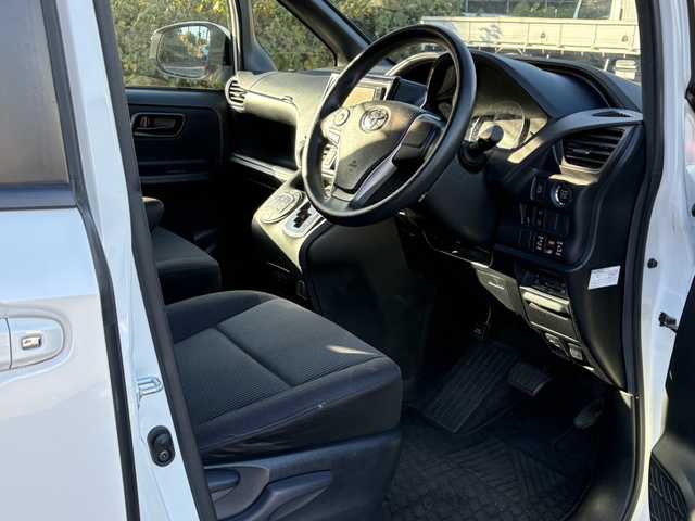 トヨタ ノア X 大分県 2020(令2)年 4.5万km ホワイトパールクリスタルシャイン 両側パワースライドドア /純正メモリーナビ/地デジ/Bluetooth/バックカメラ/クルーズコントロール/純正LEDヘッドライト/オートハイビームシステム/ビルトインETC/レーンキープアシスト/トヨタセーフティセンス/ドライブレコーダー/スマートキー/エンジンプッシュスタート