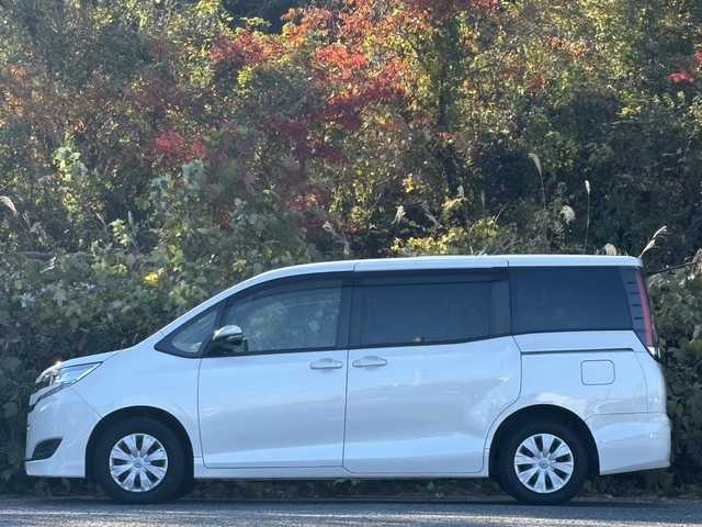 トヨタ ノア X 大分県 2020(令2)年 4.5万km ホワイトパールクリスタルシャイン 両側パワースライドドア /純正メモリーナビ/地デジ/Bluetooth/バックカメラ/クルーズコントロール/純正LEDヘッドライト/オートハイビームシステム/ビルトインETC/レーンキープアシスト/トヨタセーフティセンス/ドライブレコーダー/スマートキー/エンジンプッシュスタート