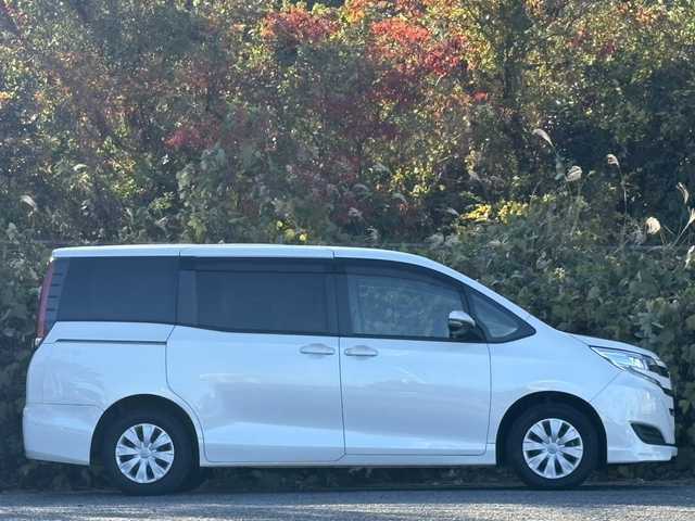 トヨタ ノア X 大分県 2020(令2)年 4.5万km ホワイトパールクリスタルシャイン 両側パワースライドドア /純正メモリーナビ/地デジ/Bluetooth/バックカメラ/クルーズコントロール/純正LEDヘッドライト/オートハイビームシステム/ビルトインETC/レーンキープアシスト/トヨタセーフティセンス/ドライブレコーダー/スマートキー/エンジンプッシュスタート