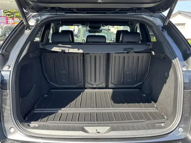 マツダ ＣＸ－６０ XD HV エクスクルーシブスポーツ 熊本県 2022(令4)年 3.2万km マシーングレープレミアムM ワンオーナー/BOSEプレミアムサウンド/ナビ機能付き純正ディスプレイオーディオ/【フルセグTV/Bluetooth/USB]/全周囲モニター/バックカメラ/ヘットアップディスプレイ/衝突軽減システム/レーダークルーズコントロール/レーンキープアシスト/ダウンヒルアシストコントロール/コーナーセンサー/レザーシート/前席パワーシート/前席シートヒーター/前席エアシート/電動リアゲート/純正20インチアルミホイール/オートLEDライト/オートマチックハイビーム/ビルトインETC/ドライブレコーダー/AC100V充電/横滑り防止装置/盗難防止装置/3列シート/純正フロアマット/ダブル＋サイドエアバック/プッシュスタート/スマートキー/スペアキー/取扱説明書/保証書