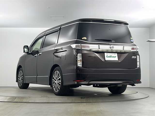 日産 エルグランド 250ハイウェイスター プレミアム 愛知県 2016(平28)年 13.2万km インペリアルアンバーP 純正８型ナビ/（CD/DVD/USB/フルセグTV）/フリップダウンモニター/クルーズコントロール/ETC/前後ドライブレコーダー/パワーシート/シートヒーター/オットマン/両側パワースライドドア/電動リアゲート/スマートキー/プッシュスタート/LEDヘッドライト/フロントフォグライト/ドアバイザー/純正アルミホイール/AC１００V電源