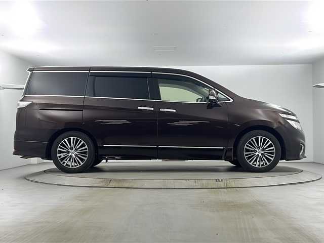 日産 エルグランド 250ハイウェイスター プレミアム 愛知県 2016(平28)年 13.2万km インペリアルアンバーP 純正８型ナビ/（CD/DVD/USB/フルセグTV）/フリップダウンモニター/クルーズコントロール/ETC/前後ドライブレコーダー/パワーシート/シートヒーター/オットマン/両側パワースライドドア/電動リアゲート/スマートキー/プッシュスタート/LEDヘッドライト/フロントフォグライト/ドアバイザー/純正アルミホイール/AC１００V電源