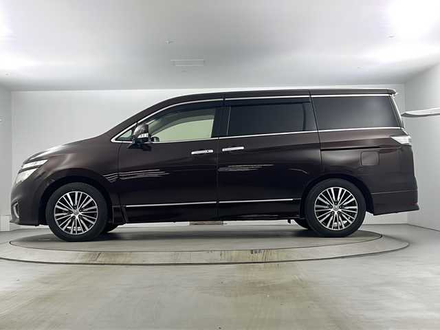 日産 エルグランド 250ハイウェイスター プレミアム 愛知県 2016(平28)年 13.2万km インペリアルアンバーP 純正８型ナビ/（CD/DVD/USB/フルセグTV）/フリップダウンモニター/クルーズコントロール/ETC/前後ドライブレコーダー/パワーシート/シートヒーター/オットマン/両側パワースライドドア/電動リアゲート/スマートキー/プッシュスタート/LEDヘッドライト/フロントフォグライト/ドアバイザー/純正アルミホイール/AC１００V電源