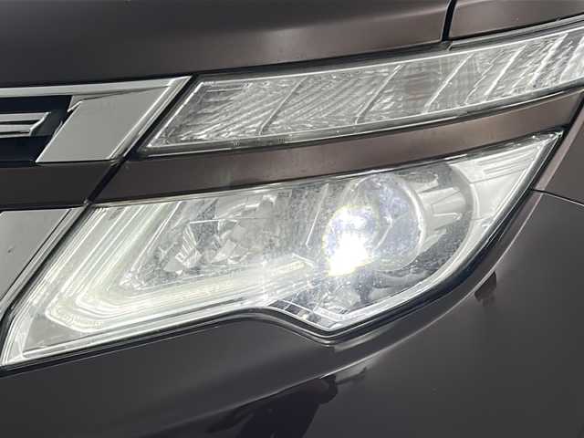 日産 エルグランド 250ハイウェイスター プレミアム 愛知県 2016(平28)年 13.2万km インペリアルアンバーP 純正８型ナビ/（CD/DVD/USB/フルセグTV）/フリップダウンモニター/クルーズコントロール/ETC/前後ドライブレコーダー/パワーシート/シートヒーター/オットマン/両側パワースライドドア/電動リアゲート/スマートキー/プッシュスタート/LEDヘッドライト/フロントフォグライト/ドアバイザー/純正アルミホイール/AC１００V電源