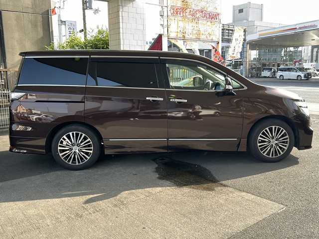 日産 エルグランド 250ハイウェイスター プレミアム 京都府 2016(平28)年 13.2万km インペリアルアンバーP 純正HDDナビ/フルセグTV/アラウンドビューモニター/ブレーキアシスト/後席モニター（フリップダウンモニター）/両側電動スライドドア/前後コーナーセンサー/ドライブレコーダー/電動リアゲート/前後ドライブレコーダー/LEDヘッドライト/パワーシート/MTモード付/スマートキー/運転席＋助手席シートヒーター/ETC/オットマン/プッシュスタート/フロントフォグライト/ウィンカーミラー/ウッドパネル