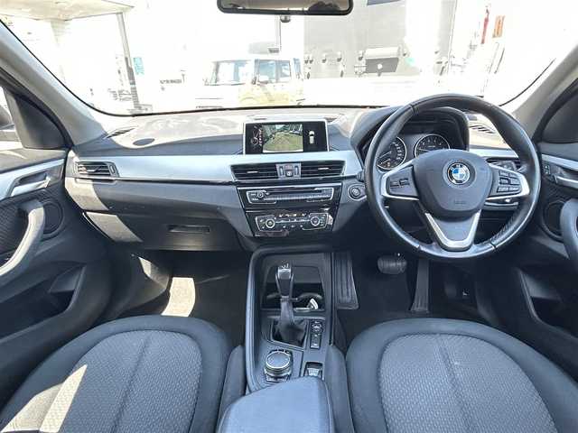 ＢＭＷ Ｘ１ xDrive 20i Xライン 茨城県 2016(平28)年 11.6万km パール ワンオーナー/純正HDDナビ/（AM・FM/CD/DVD/Bluetooth）/バックカメラ/ETC/クルーズコントロール/ブラインドスポットモニター/前席パワーシート/前席シートヒーター/D席メモリーシート/LEDヘッドライト/純正17inAW/社外フロアマット/スマートキー/アイドリングストップ/ステアリングスイッチ/ルーフレール/保証書/取扱説明書/スペアキー1本