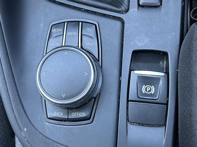ＢＭＷ Ｘ１ xDrive 20i Xライン 茨城県 2016(平28)年 11.6万km パール ワンオーナー/純正HDDナビ/（AM・FM/CD/DVD/Bluetooth）/バックカメラ/ETC/クルーズコントロール/ブラインドスポットモニター/前席パワーシート/前席シートヒーター/D席メモリーシート/LEDヘッドライト/純正17inAW/社外フロアマット/スマートキー/アイドリングストップ/ステアリングスイッチ/ルーフレール/保証書/取扱説明書/スペアキー1本