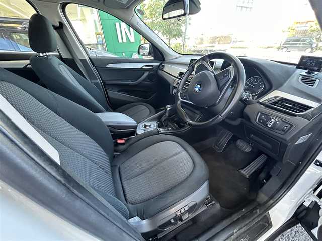 ＢＭＷ Ｘ１ xDrive 20i Xライン 茨城県 2016(平28)年 11.6万km パール ワンオーナー/純正HDDナビ/（AM・FM/CD/DVD/Bluetooth）/バックカメラ/ETC/クルーズコントロール/ブラインドスポットモニター/前席パワーシート/前席シートヒーター/D席メモリーシート/LEDヘッドライト/純正17inAW/社外フロアマット/スマートキー/アイドリングストップ/ステアリングスイッチ/ルーフレール/保証書/取扱説明書/スペアキー1本