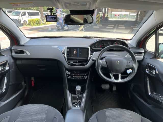 プジョー ２０８ アリュール 神奈川県 2018(平30)年 3.5万km オレンジ ワンオーナー/ターボ/純正カーオーディオ/・ラジオ/Bluetooth/USB/コーナーセンサー/ETC/前方ドライブレコーダー/横滑り防止機能/純正16インチAW/キーレスエントリーキー/ダブル/カーテンエアバッグ/クルーズコントロール/ヘッドライトレベライザー/純正フロアマット/取扱説明書/新車時保証書