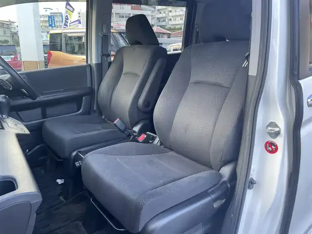 ホンダ ステップワゴン スパーダ Zi 沖縄県 2013(平25)年 6.8万km ホワイトオーキッドパール (株)IDOMが運営する【じしゃロンコザ店】の自社ローン専用車両になりますこちらは現金またはオートローンご利用時の価格です。自社ローンご希望の方は別途その旨お申付け下さい/純正ナビ　/フルセグＴＶ　/バックカメラ　/Ｂｌｕｅｔｏｏｔｈ接続　/ＣＤ／ＤＶＤ再生　/ＥＴＣ　/両側パワースライドドア　/アイドリングストップ　/スマートキー　/スペアキー　/オートライト