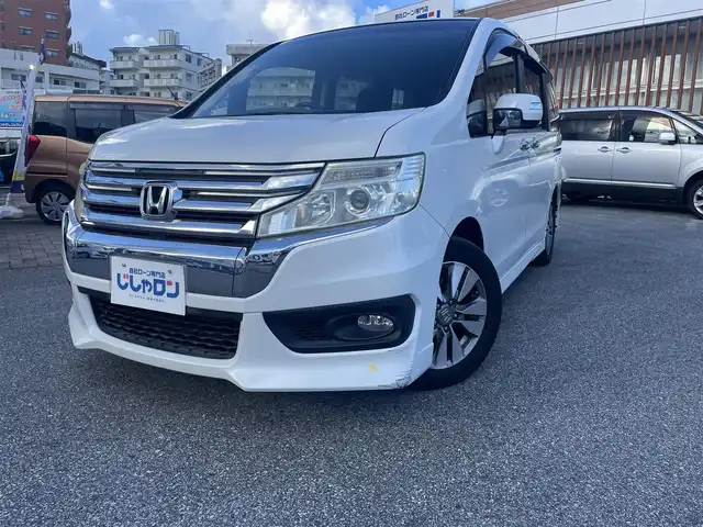 ホンダ ステップワゴン スパーダ Zi 沖縄県 2013(平25)年 6.8万km ホワイトオーキッドパール (株)IDOMが運営する【じしゃロンコザ店】の自社ローン専用車両になりますこちらは現金またはオートローンご利用時の価格です。自社ローンご希望の方は別途その旨お申付け下さい/純正ナビ　/フルセグＴＶ　/バックカメラ　/Ｂｌｕｅｔｏｏｔｈ接続　/ＣＤ／ＤＶＤ再生　/ＥＴＣ　/両側パワースライドドア　/アイドリングストップ　/スマートキー　/スペアキー　/オートライト