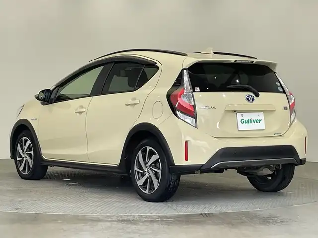 トヨタ アクア クロスオーバー グラム 栃木県 2019(平31)年 6.4万km ベージュ ワンオーナー/純正ナビ(NSZT-W68T)/(フルセグTV・Bluetooth・CD・SD)/バックカメラ/トヨタセーフティセンス/ ・プリクラッシュセーフティ/ ・レーンキープアシスト/ ・オートマチックハイビーム/前後コーナーセンサー/純正ドライブレコーダー/ルーフレール/純正アルミホイール/純正フロアマット/ステアリングスイッチ/運転席アームレスト/ドアバイザー/スマートキー/スペアキー１本/取扱説明書/保証書/禁煙車