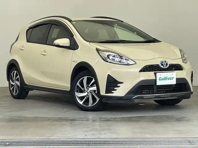 トヨタ アクア クロスオーバー グラム 栃木県 2019(平31)年 6.4万km ベージュ ワンオーナー/純正ナビ(NSZT-W68T)/(フルセグTV・Bluetooth・CD・SD)/バックカメラ/トヨタセーフティセンス/ ・プリクラッシュセーフティ/ ・レーンキープアシスト/ ・オートマチックハイビーム/前後コーナーセンサー/純正ドライブレコーダー/ルーフレール/純正アルミホイール/純正フロアマット/ステアリングスイッチ/運転席アームレスト/ドアバイザー/スマートキー/スペアキー１本/取扱説明書/保証書/禁煙車