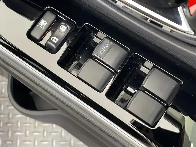 トヨタ アクア クロスオーバー グラム 栃木県 2019(平31)年 6.4万km ベージュ ワンオーナー/純正ナビ(NSZT-W68T)/(フルセグTV・Bluetooth・CD・SD)/バックカメラ/トヨタセーフティセンス/ ・プリクラッシュセーフティ/ ・レーンキープアシスト/ ・オートマチックハイビーム/前後コーナーセンサー/純正ドライブレコーダー/ルーフレール/純正アルミホイール/純正フロアマット/ステアリングスイッチ/運転席アームレスト/ドアバイザー/スマートキー/スペアキー１本/取扱説明書/保証書/禁煙車