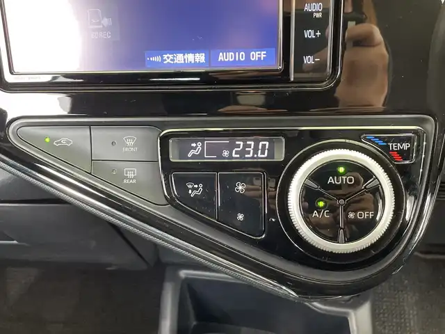 トヨタ アクア クロスオーバー グラム 栃木県 2019(平31)年 6.4万km ベージュ ワンオーナー/純正ナビ(NSZT-W68T)/(フルセグTV・Bluetooth・CD・SD)/バックカメラ/トヨタセーフティセンス/ ・プリクラッシュセーフティ/ ・レーンキープアシスト/ ・オートマチックハイビーム/前後コーナーセンサー/純正ドライブレコーダー/ルーフレール/純正アルミホイール/純正フロアマット/ステアリングスイッチ/運転席アームレスト/ドアバイザー/スマートキー/スペアキー１本/取扱説明書/保証書/禁煙車