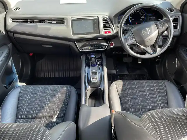 ホンダ ヴェゼル ハイブリッド Z 千葉県 2015(平27)年 11.2万km ホワイトオーキッドパール (株)IDOMが運営する【じしゃロン八千代店】の自社ローン対象車両になります。こちらは現金またはオートローンご利用時の価格です。自社ローンご希望の方は別途その旨お申付け下さい/スタッドレスタイヤ/サマータイヤ/Bluetooth接続/ハイブリッド車