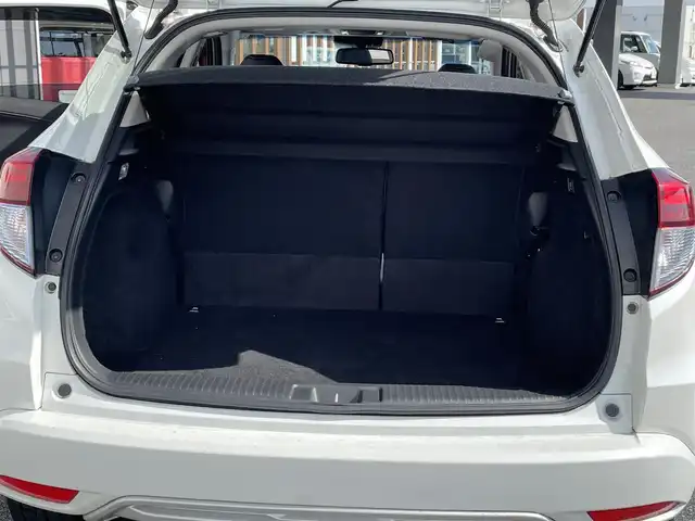 ホンダ ヴェゼル ハイブリッド Z 千葉県 2015(平27)年 11.2万km ホワイトオーキッドパール (株)IDOMが運営する【じしゃロン八千代店】の自社ローン対象車両になります。こちらは現金またはオートローンご利用時の価格です。自社ローンご希望の方は別途その旨お申付け下さい/スタッドレスタイヤ/サマータイヤ/Bluetooth接続/ハイブリッド車
