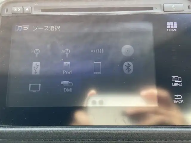 ホンダ ヴェゼル ハイブリッド Z 千葉県 2015(平27)年 11.2万km ホワイトオーキッドパール (株)IDOMが運営する【じしゃロン八千代店】の自社ローン対象車両になります。こちらは現金またはオートローンご利用時の価格です。自社ローンご希望の方は別途その旨お申付け下さい/スタッドレスタイヤ/サマータイヤ/Bluetooth接続/ハイブリッド車