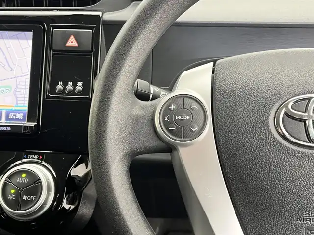 トヨタ アクア S 滋賀県 2015(平27)年 5.5万km フレッシュグリーンマイカメタリック 純正9インチナビ/【Bluetooth/CD/DVD/フルセグTV】/バックカメラ/オートライト/ETC/純正フロアマット/プッシュスタート/スマートキー