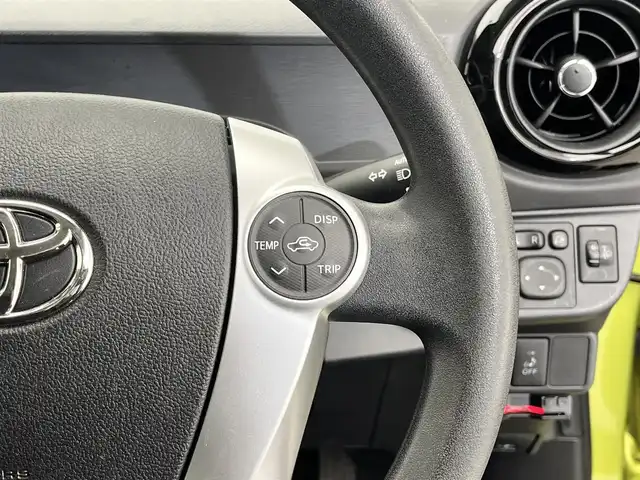 トヨタ アクア S 滋賀県 2015(平27)年 5.5万km フレッシュグリーンマイカメタリック 純正9インチナビ/【Bluetooth/CD/DVD/フルセグTV】/バックカメラ/オートライト/ETC/純正フロアマット/プッシュスタート/スマートキー