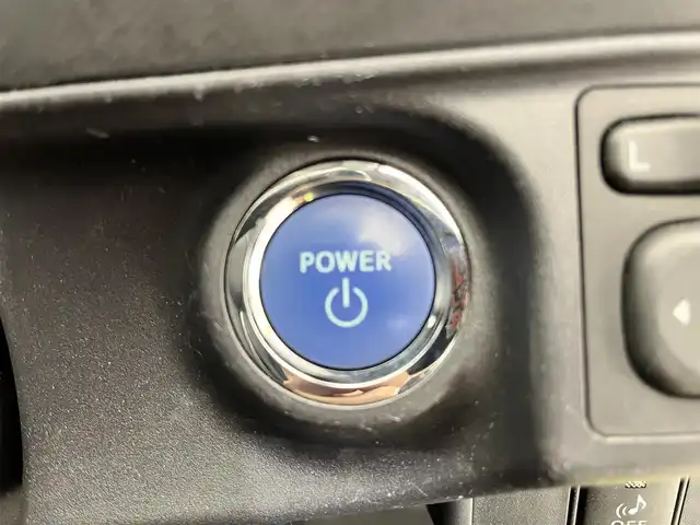 トヨタ アクア S 滋賀県 2015(平27)年 5.5万km フレッシュグリーンマイカメタリック 純正9インチナビ/【Bluetooth/CD/DVD/フルセグTV】/バックカメラ/オートライト/ETC/純正フロアマット/プッシュスタート/スマートキー