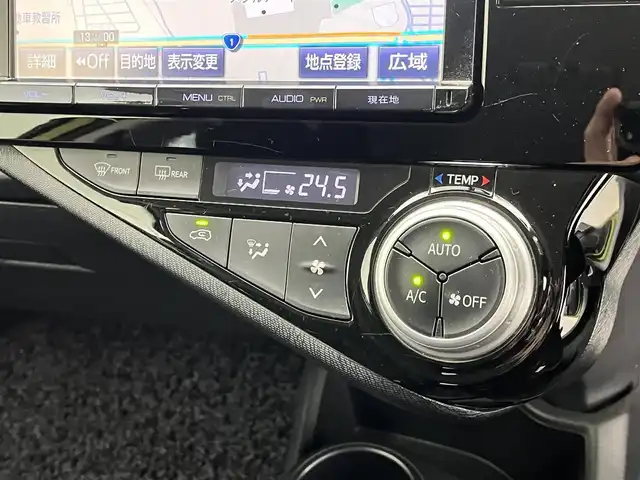 トヨタ アクア S 滋賀県 2015(平27)年 5.5万km フレッシュグリーンマイカメタリック 純正9インチナビ/【Bluetooth/CD/DVD/フルセグTV】/バックカメラ/オートライト/ETC/純正フロアマット/プッシュスタート/スマートキー
