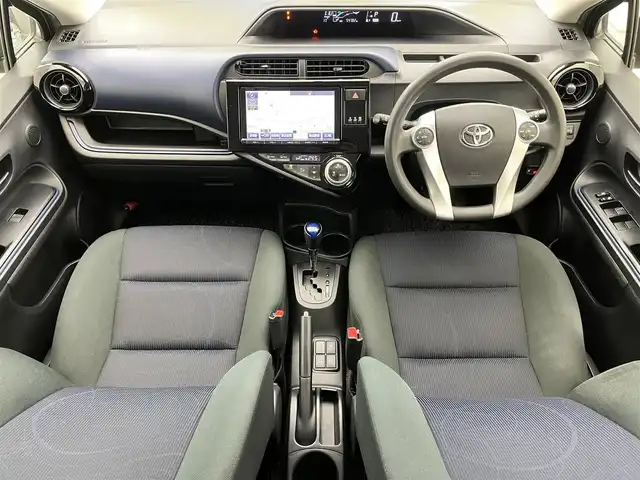 トヨタ アクア S 滋賀県 2015(平27)年 5.5万km フレッシュグリーンマイカメタリック 純正9インチナビ/【Bluetooth/CD/DVD/フルセグTV】/バックカメラ/オートライト/ETC/純正フロアマット/プッシュスタート/スマートキー