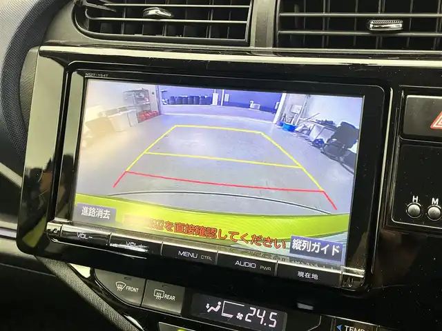 トヨタ アクア S 滋賀県 2015(平27)年 5.5万km フレッシュグリーンマイカメタリック 純正9インチナビ/【Bluetooth/CD/DVD/フルセグTV】/バックカメラ/オートライト/ETC/純正フロアマット/プッシュスタート/スマートキー