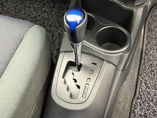 トヨタ アクア S 滋賀県 2015(平27)年 5.5万km フレッシュグリーンマイカメタリック 純正9インチナビ/【Bluetooth/CD/DVD/フルセグTV】/バックカメラ/オートライト/ETC/純正フロアマット/プッシュスタート/スマートキー