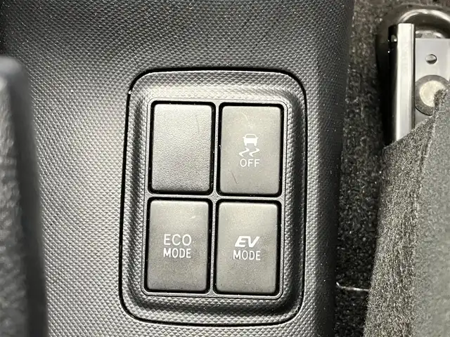 トヨタ アクア S 滋賀県 2015(平27)年 5.5万km フレッシュグリーンマイカメタリック 純正9インチナビ/【Bluetooth/CD/DVD/フルセグTV】/バックカメラ/オートライト/ETC/純正フロアマット/プッシュスタート/スマートキー