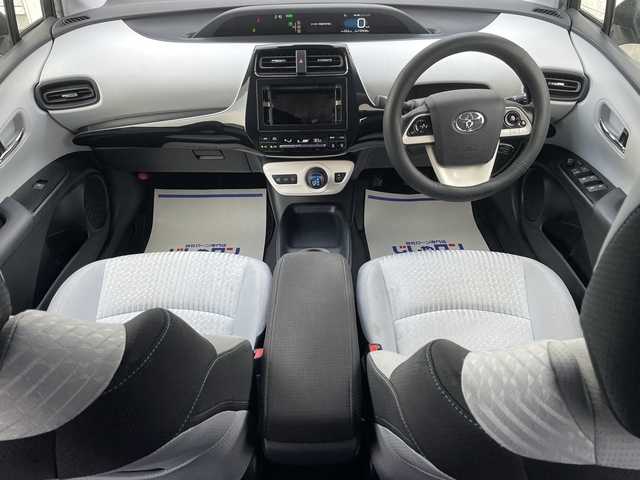 トヨタ プリウス S 宮城県 2016(平28)年 13.8万km シルバーM (株)IDOMが運営する【じしゃロン仙台店】の自社ローン対象車両になります。こちらは現金ご利用時の価格です。自社ローンご希望の方は別途その旨お申付け下さい。/クルコン/ビルトインETC/純正AW/LEDヘッドライト