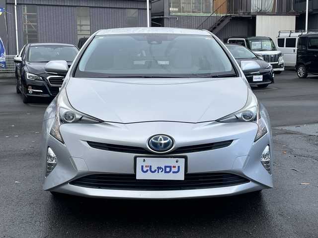 トヨタ プリウス S 宮城県 2016(平28)年 13.8万km シルバーM (株)IDOMが運営する【じしゃロン仙台店】の自社ローン対象車両になります。こちらは現金ご利用時の価格です。自社ローンご希望の方は別途その旨お申付け下さい。/クルコン/ビルトインETC/純正AW/LEDヘッドライト