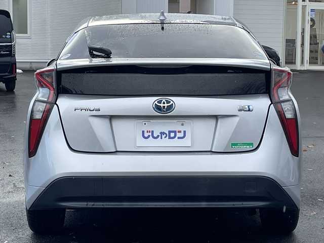 トヨタ プリウス S 宮城県 2016(平28)年 13.8万km シルバーM (株)IDOMが運営する【じしゃロン仙台店】の自社ローン対象車両になります。こちらは現金ご利用時の価格です。自社ローンご希望の方は別途その旨お申付け下さい。/クルコン/ビルトインETC/純正AW/LEDヘッドライト