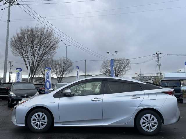 トヨタ プリウス S 宮城県 2016(平28)年 13.8万km シルバーM (株)IDOMが運営する【じしゃロン仙台店】の自社ローン対象車両になります。こちらは現金ご利用時の価格です。自社ローンご希望の方は別途その旨お申付け下さい。/クルコン/ビルトインETC/純正AW/LEDヘッドライト