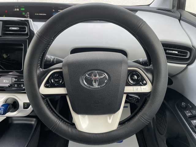 トヨタ プリウス S 宮城県 2016(平28)年 13.8万km シルバーM (株)IDOMが運営する【じしゃロン仙台店】の自社ローン対象車両になります。こちらは現金ご利用時の価格です。自社ローンご希望の方は別途その旨お申付け下さい。/クルコン/ビルトインETC/純正AW/LEDヘッドライト