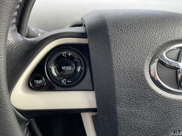 トヨタ プリウス S 宮城県 2016(平28)年 13.8万km シルバーM (株)IDOMが運営する【じしゃロン仙台店】の自社ローン対象車両になります。こちらは現金ご利用時の価格です。自社ローンご希望の方は別途その旨お申付け下さい。/クルコン/ビルトインETC/純正AW/LEDヘッドライト