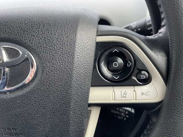 トヨタ プリウス S 宮城県 2016(平28)年 13.8万km シルバーM (株)IDOMが運営する【じしゃロン仙台店】の自社ローン対象車両になります。こちらは現金ご利用時の価格です。自社ローンご希望の方は別途その旨お申付け下さい。/クルコン/ビルトインETC/純正AW/LEDヘッドライト