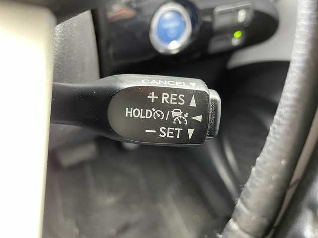 トヨタ プリウス S 宮城県 2016(平28)年 13.8万km シルバーM (株)IDOMが運営する【じしゃロン仙台店】の自社ローン対象車両になります。こちらは現金ご利用時の価格です。自社ローンご希望の方は別途その旨お申付け下さい。/クルコン/ビルトインETC/純正AW/LEDヘッドライト