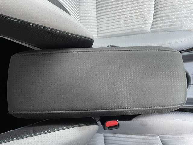 トヨタ プリウス S 宮城県 2016(平28)年 13.8万km シルバーM (株)IDOMが運営する【じしゃロン仙台店】の自社ローン対象車両になります。こちらは現金ご利用時の価格です。自社ローンご希望の方は別途その旨お申付け下さい。/クルコン/ビルトインETC/純正AW/LEDヘッドライト