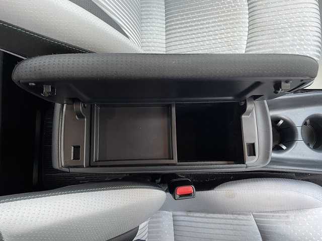 トヨタ プリウス S 宮城県 2016(平28)年 13.8万km シルバーM (株)IDOMが運営する【じしゃロン仙台店】の自社ローン対象車両になります。こちらは現金ご利用時の価格です。自社ローンご希望の方は別途その旨お申付け下さい。/クルコン/ビルトインETC/純正AW/LEDヘッドライト