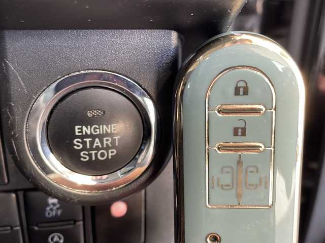 トヨタ ルーミー カスタムG S 愛媛県 2017(平29)年 5.3万km ブラックマイカメタリック 純正ナビ/・フルセグ/Bluetooth/DVD/バックカメラ/ETC/両側パワースライドドア/モデリスタエアロ/衝突被害軽減システム/クルーズコントロール/純正アルミホイール/コーナーセンサー/オートライト/アイドリングストップ/スマートキー/プッシュスタート