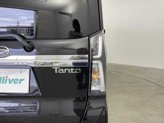 ダイハツ タント カスタム RS 鹿児島県 2025(令7)年 0.2万km ブラックマイカメタリック ワンオーナー/スマートキー×2/純正9インチディスプレイオーディオ/バックカメラ/両側パワースライドドア/D/N席シートヒーター/ビルトインETC/純正フロアマット/衝突被害軽減ブレーキ/純正15インチアルミホイール/ハーフレザーシート/前後コーナーセンサー/電子パーキング/保証書/取扱説明書