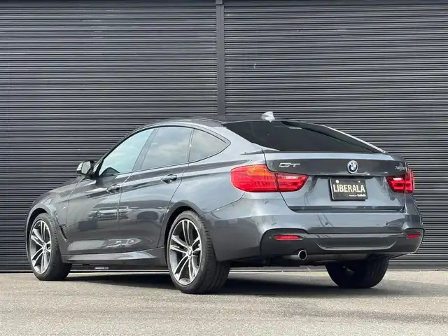 ＢＭＷ ３２０ｉ グランツーリスモ 山梨県 2016(平28)年 1.8万km グレー パノラマサンルーフ/harman/kardon/黒革/純正HDDナビ/バックカメラ/コーナーセンサー/前席シートヒーター/オートライト/HIDヘッドライト/純正19インチAW/電動リアゲート/ETC/スペアキー