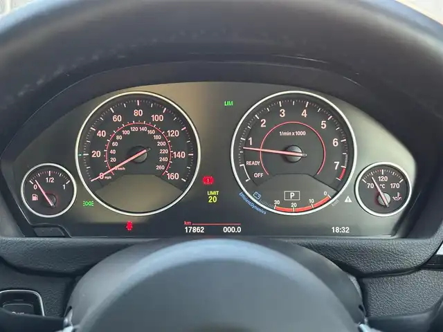 ＢＭＷ ３２０ｉ グランツーリスモ 山梨県 2016(平28)年 1.8万km グレー パノラマサンルーフ/harman/kardon/黒革/純正HDDナビ/バックカメラ/コーナーセンサー/前席シートヒーター/オートライト/HIDヘッドライト/純正19インチAW/電動リアゲート/ETC/スペアキー
